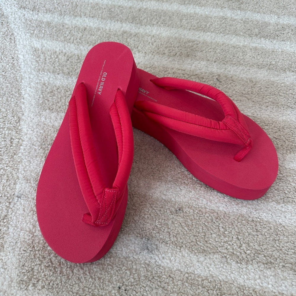 Old Navy Women's Bright Red Sandals